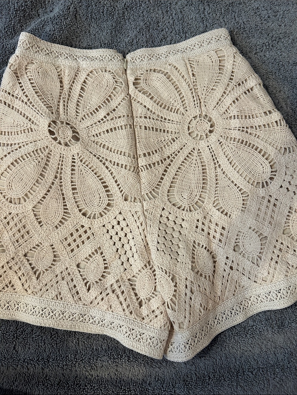 PatBO Flower beige Lace Shorts - Picture 3 of 3